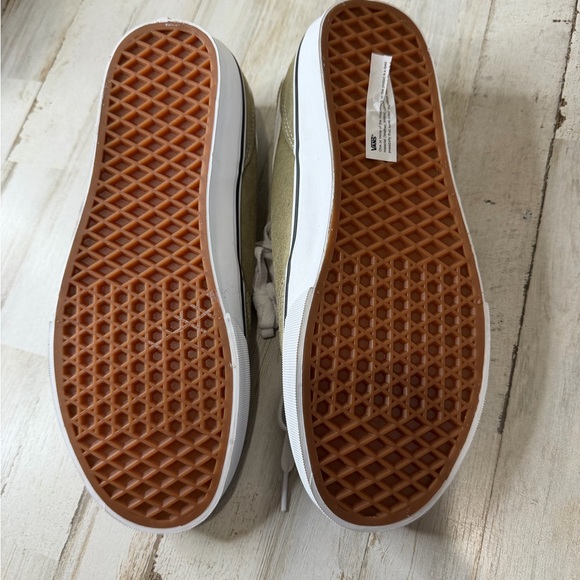 Vans Men's Sneakers NWOT - Picture 3 of 5